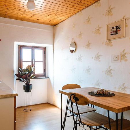 Apartment Valetovi Stanjel Exterior photo