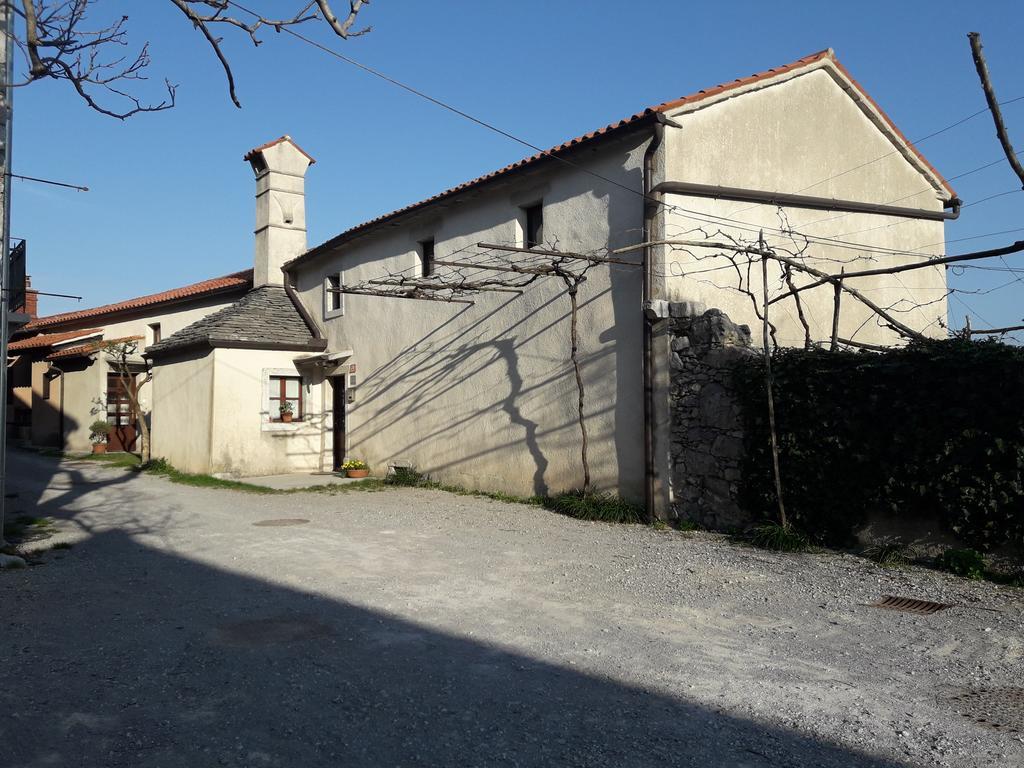 Apartment Valetovi Stanjel Exterior photo